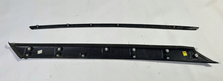 MOULURE PARE-BRISE MONTANTS A DROITE FORD EXPLORER VI 2020R-