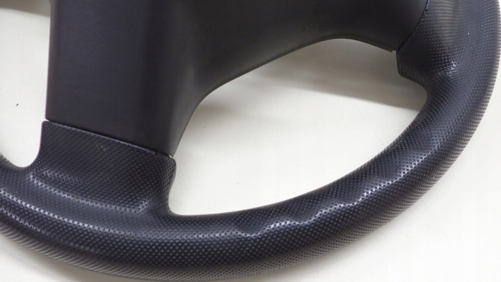 VOLANT TOYOTA AYGO I 05-12R GS12001840 EN BON ÉTAT
