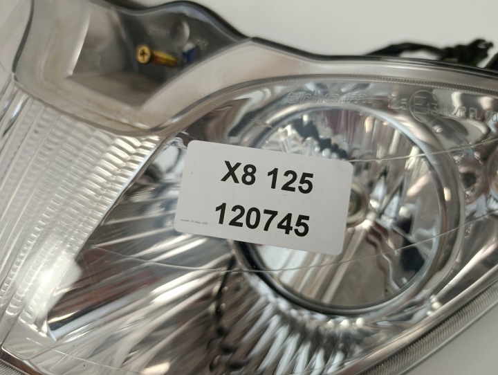 PIAGGIO X8 125 PROJECTEUR PHARE AVANT