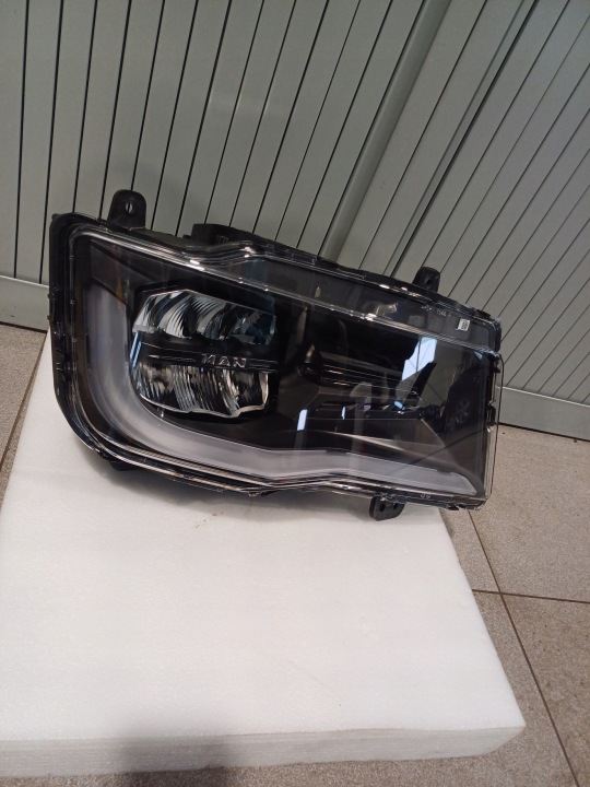 PHARE DROIT AVANT AVANT MAN TGX TGS TGM COMPLET LED 8125101-6822