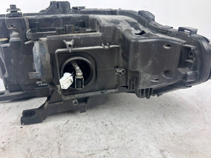 PROJECTEUR GAUCHE CÔTÉ AUDI RS5 8T0941753E