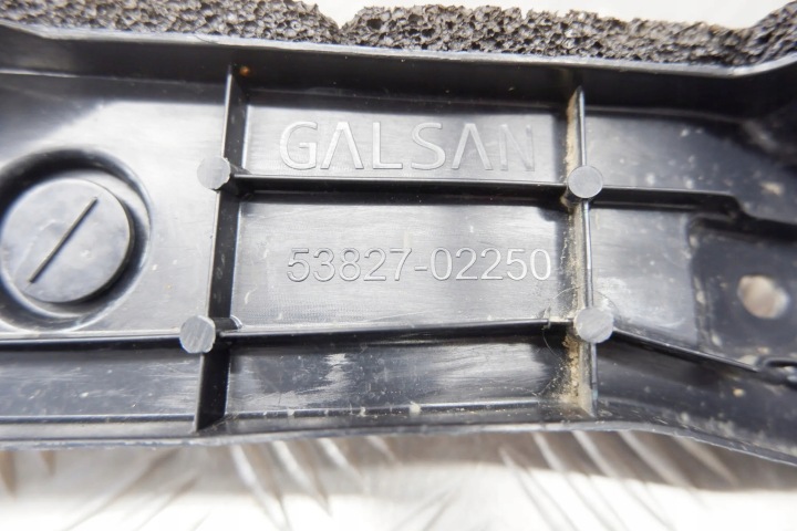 GLISSIÈRE AVANT DROIT GARDE-BOUE TOYOTA COROLLA BERLINE COMPACTE (_E21_)
