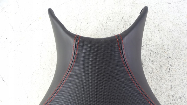 P427 TRIUMPH STREET TRIPLE 1050 RS SIÈGE SIÈGE BANQUETTE ARRIÈRE CONDUCTEUR T2307334