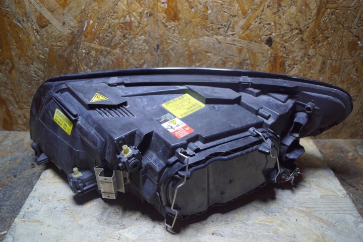 VOLVO C30 PHARE DROIT AVANT XÉNON UK 31283163 (C2269)