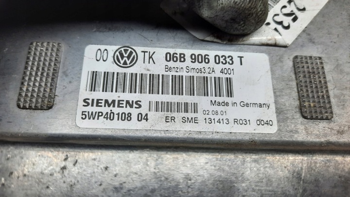ORDINATEUR MOTEUR VOLKSWAGEN PASSAT 2.0B 01R 06B906033T