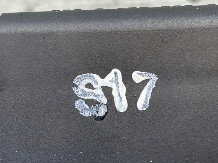AUDI S5 8E0827574C AVEC ARRIÈRE MOULURE ÉCLAIRAGE ARRIÈRE CADRE DE PLAQUE D'IMMATRICULATION