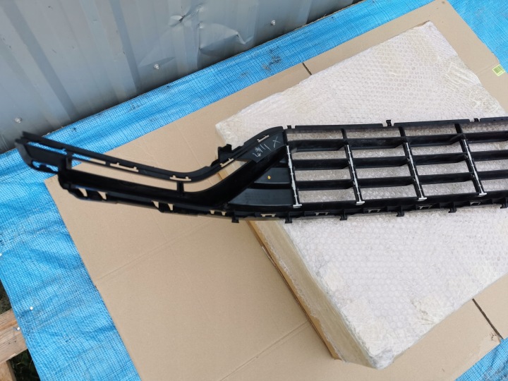 VW GOLF VII 5G0 R R20 LIFT 16- GRILLE CENTRALE PARE-CHOCS AVANT