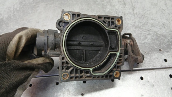 PAPILLON DES GAZ MAZDA 6 GG 2.0B 02-05R 1S7U-9E927-CA