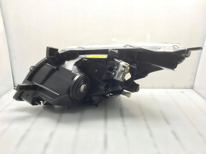 PROJECTEUR DROITE CÔTÉ TOYOTA COROLLA VERSO AR10 13994FE