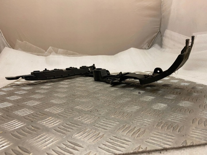 MERCEDES-BENZ GLC X253 C253 2018 POIGNÉE FIXATION PARE-CHOCS ARRIÈRE