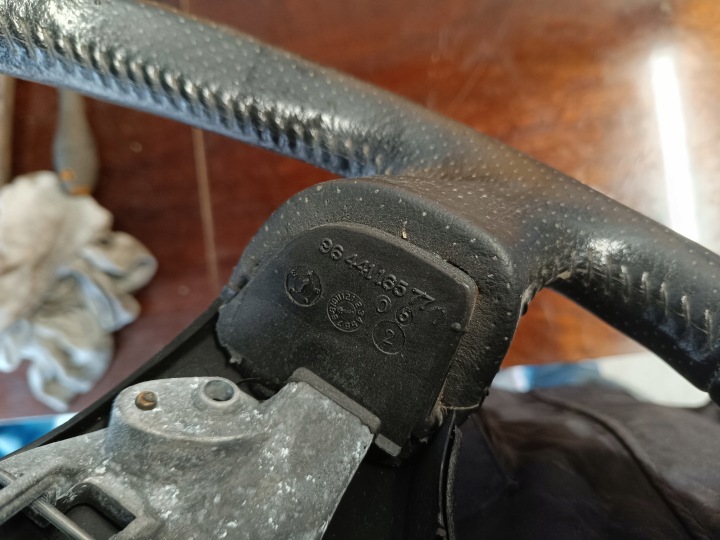 VOLANT PEUGEOT 207 9644116577