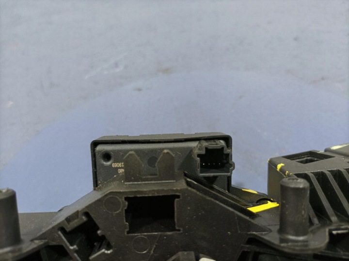 DACIA SANDERO II COMMUTATEUR COMPOSITE BANDE MANETTES 681722712R
