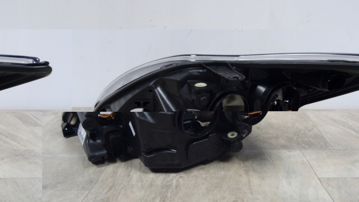 HELLA 344389 1EE 354 257-041 PCS HELLA