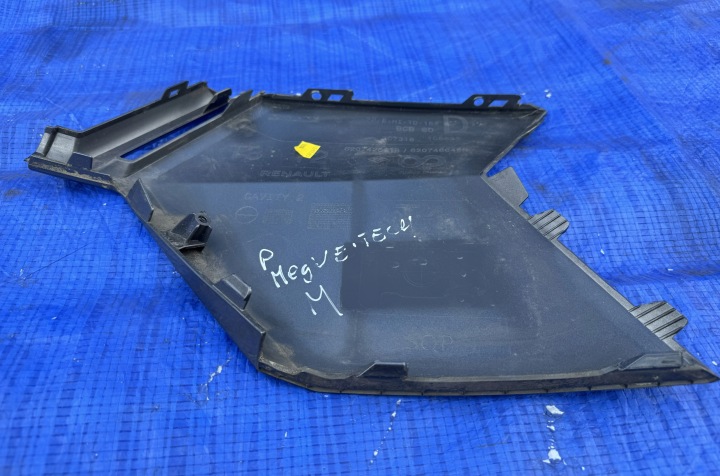 MOULURE GRILLE DROITE PARE-CHOCS AVANT RENAULT MEGANE V E-TECH 620742561R