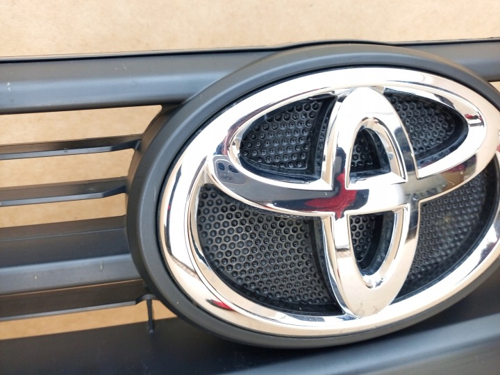 TOYOTA HILUX VIII 2017- GRILLE CALANDRE RADIATEUR AVANT 53100-0KJ80