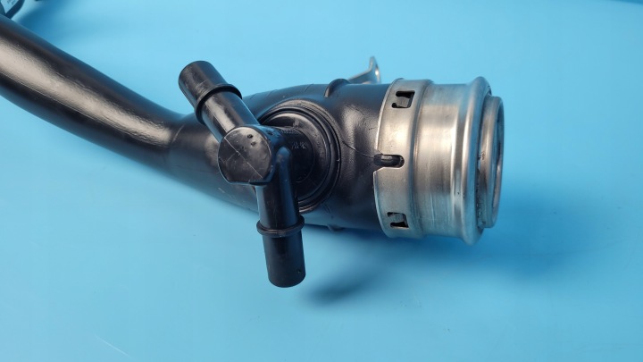 BMW X1 U11 SDRIVE18I 23R FIL TUYAU GOULOTTE DE REMPLISSAGE DE CARBURANT 8741459