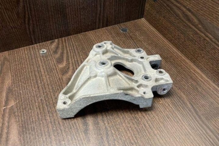 POIGNÉE SUPPORTS COMPRESSEUR CLIMATISATION VOLVO V50 (MW) AV6Q10K360AA 1.56L