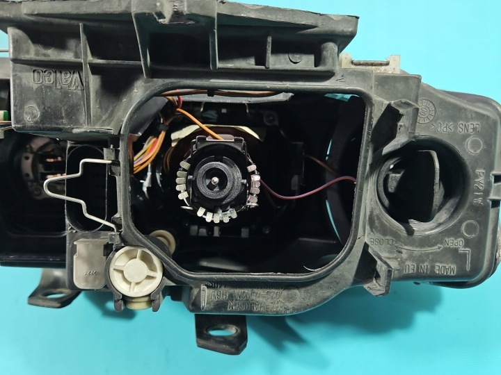PROJECTEUR GAUCHE PHARE AVANT AUDI A4 B6 EUROPE 00-04