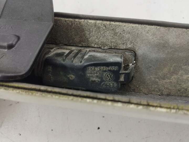 PORSCHE CAYENNE (92A) MOULURE ÉCLAIRAGE ARRIÈRE CADRE DE PLAQUE D'IMMATRICULATION