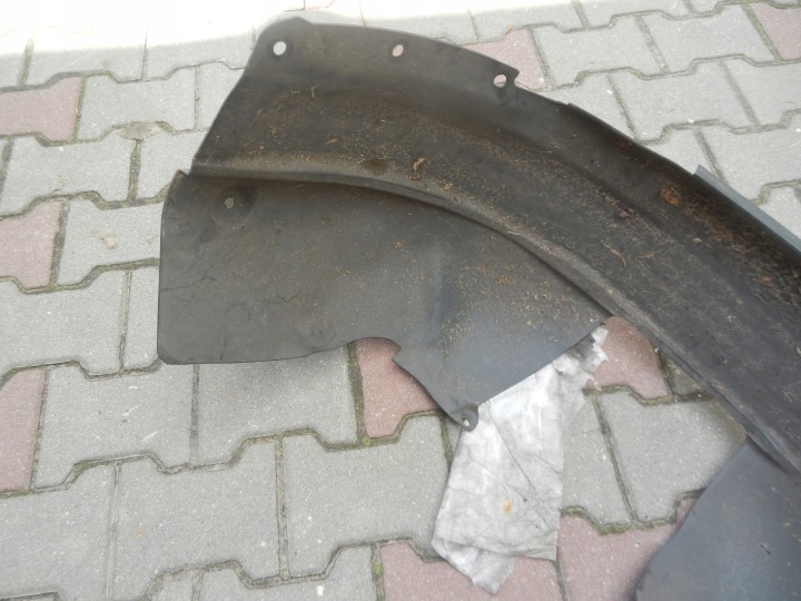 PASSAGE DE ROUE DROIT AVANT FORD COURIER 17R 14-
