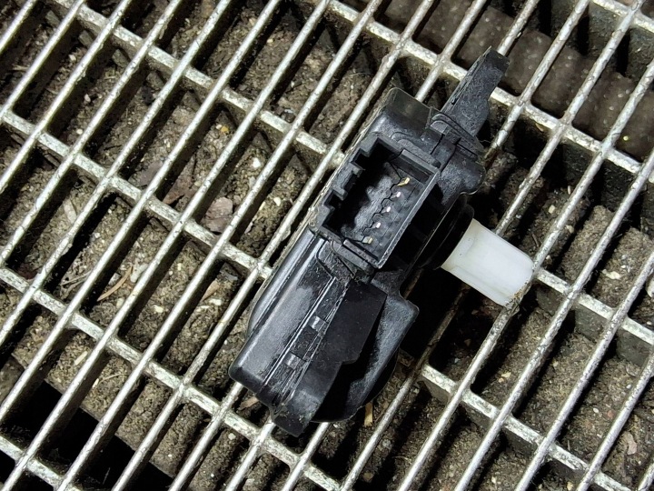 PETIT MOTEUR CAPOTS CONDUIT D'AIR KIA XCEED EA1F0EDFAD02