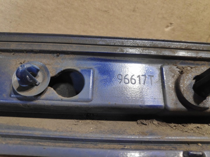 MOULURE REVÊTEMENT SEUIL DROITE 308 T9 GT 9806944677
