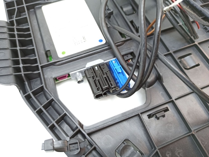AMPLIFICATEUR D'ANTENNE MERCEDES-BENZ R W251 A2518202275