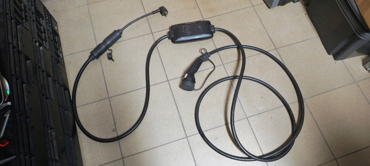 CHARGEUR AUTOMOBILE MERCEDES SYSTÈME LADOWANIA 22KW 32A 230V ORIGINAL WIFI
