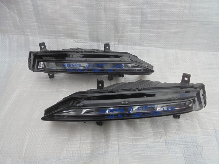 ORIGINAUX HALOGÈNE LED DRL GAUCHE DROITE SKODA SUPERB 3 3 RÉFECTION 3V0941699B photo 1 - milautoparts-fr.ukrlive.com