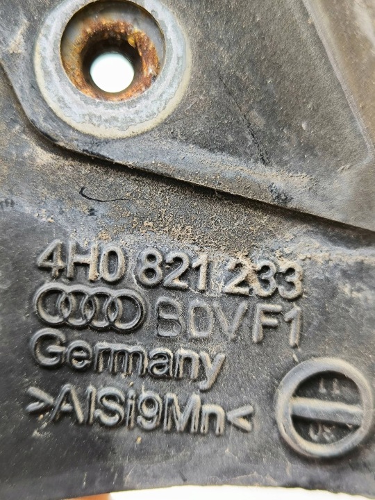 AUDI A8 S8 D4 4H 2012 GAUCHE CÔTÉ POIGNÉE FIXATION GARDE-BOUE AVANT