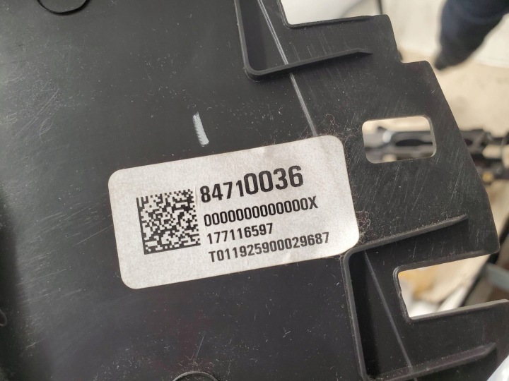 CADILLAC XT6 84710036 GAUCHE CÔTÉ PROTECTION MONTANTS B INFÉRIEURE