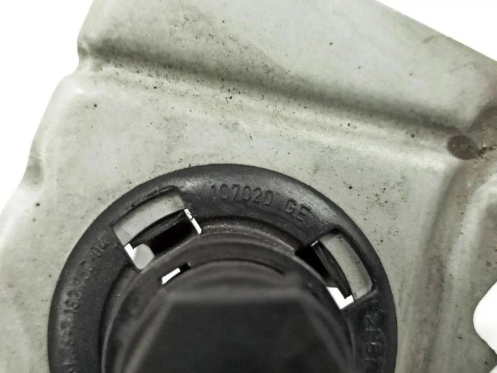 FIXATION AVANT GAUCHE GARDE-BOUE BMW 5 (F10) 718375204 34315036 2.0L