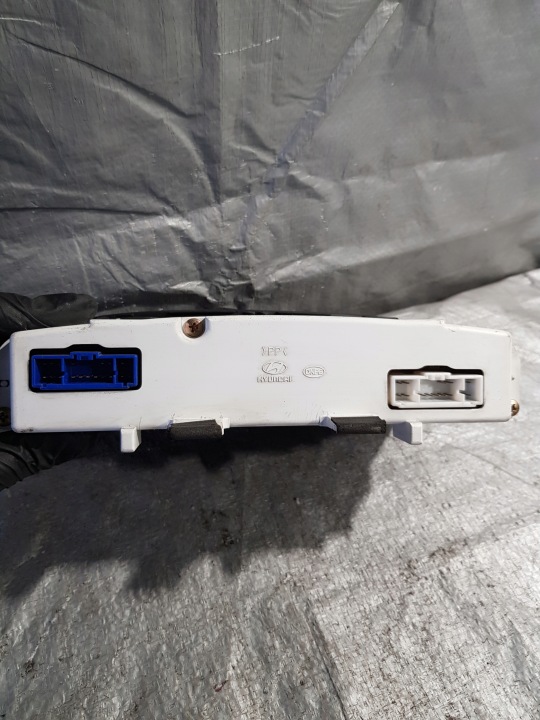 MONITEUR HYUNDAI MATRIX 9400817300 7070-08600H