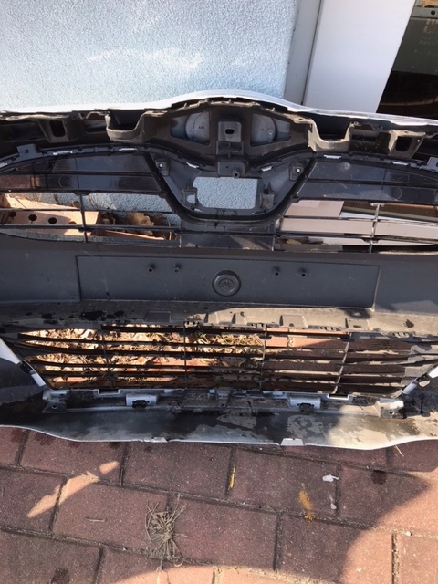 PARE-CHOCS AVANT TOYOTA YARIS 2021
