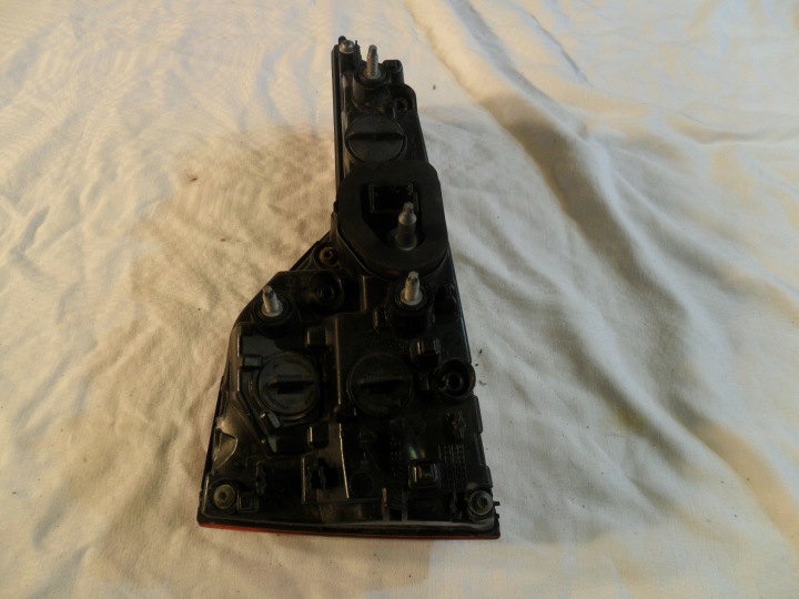 AUDI A4 B9 PHARE COUVERCLES DE COFFRE GAUCHE ARRIÈRE 8W0 8W9 8W9945075