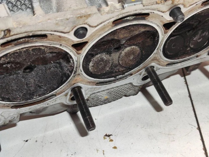 DODGE DURANGO III 04893811AF CULASSE MOTEUR
