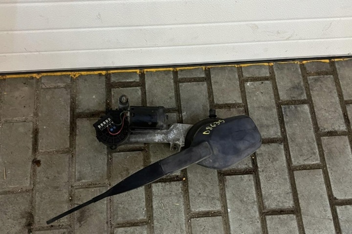 PETIT MOTEUR ESSUIE-GLACES COUVERCLES DE COFFRE AUDI 100 (5000) 3397020325 1997