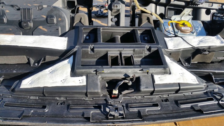 KIA VENGA 84711-1P000 CONSOLE PLANCHE COUSSINS AIRBAG