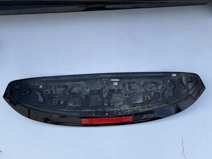 MASERATI LEVANTE SPOILER ARRIÈRE LANTERNE STOP 670040267