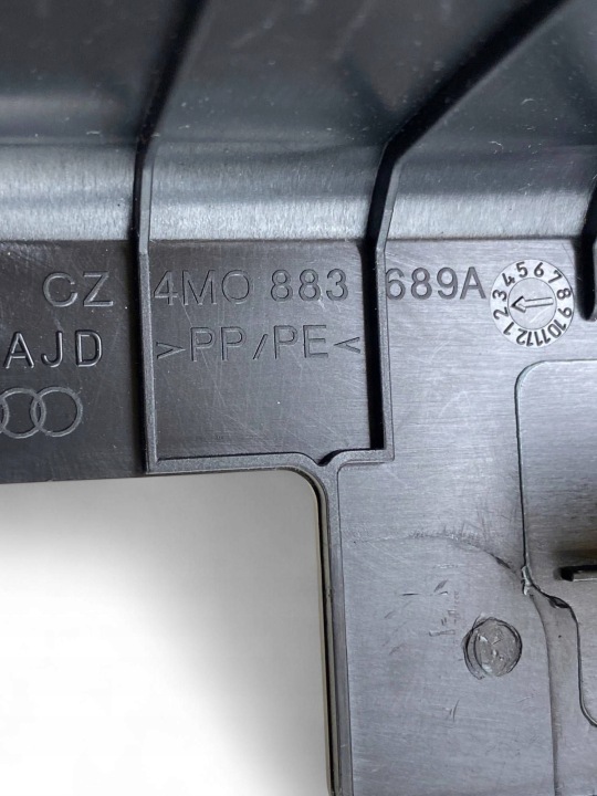 AUDI Q7 4M PROTECTION RAIL ARRIÈRE BANQUETTES ARRIÈRE 4M0883689A