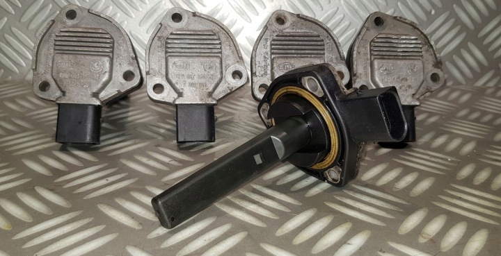 BMW E53 E60 E65 E83 E87 E90 F10 2.0 2.5 3.0 D CAPTEUR NIVEAU HUILES 7508003