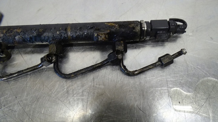 MOULURE INJECTION MERCEDES W169 A150 A6400702095
