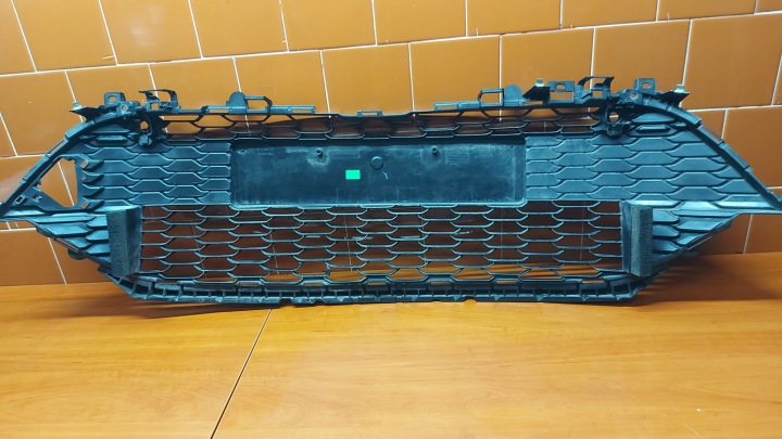 GRILLE PARE-CHOCS CENTRALE AVANT AVANT TOYOTA COROLLA E21 19- UNIVERSEL HAYON
