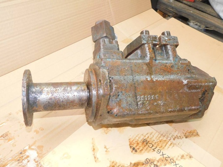 MAN 18.232 1993R POMPE GUIDE ARBRE 251263