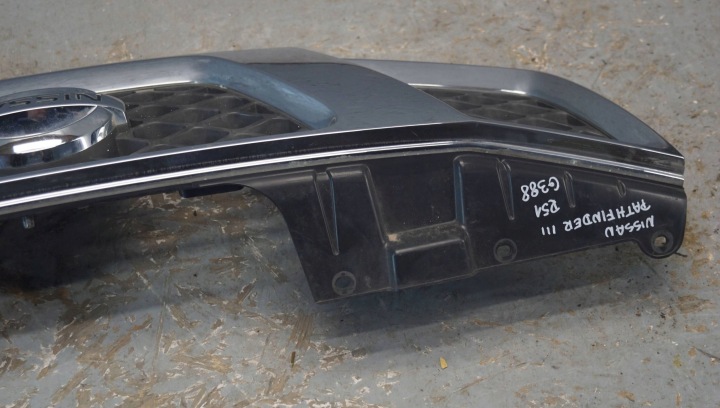 NISSAN NAVARA D40 PATHFINDER R51 GRILLE CALANDRE 2310EB400 (G388)