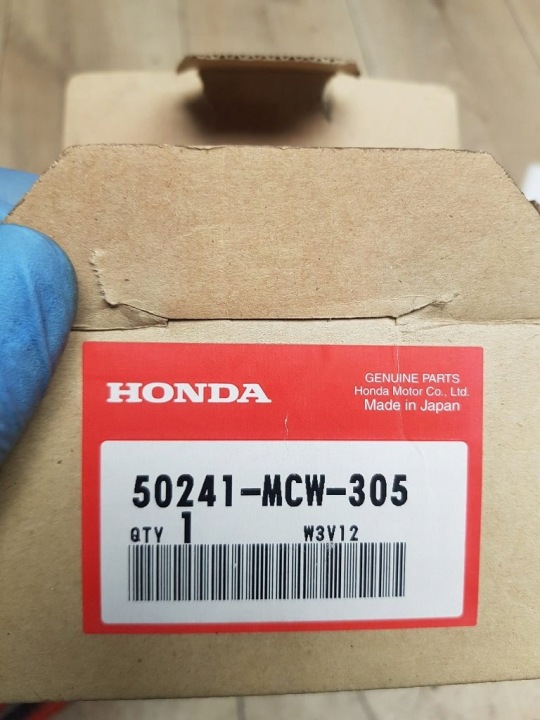 POIGNÉE FIXATION SIÈGES HONDA VFR 800 50241-MCW-305