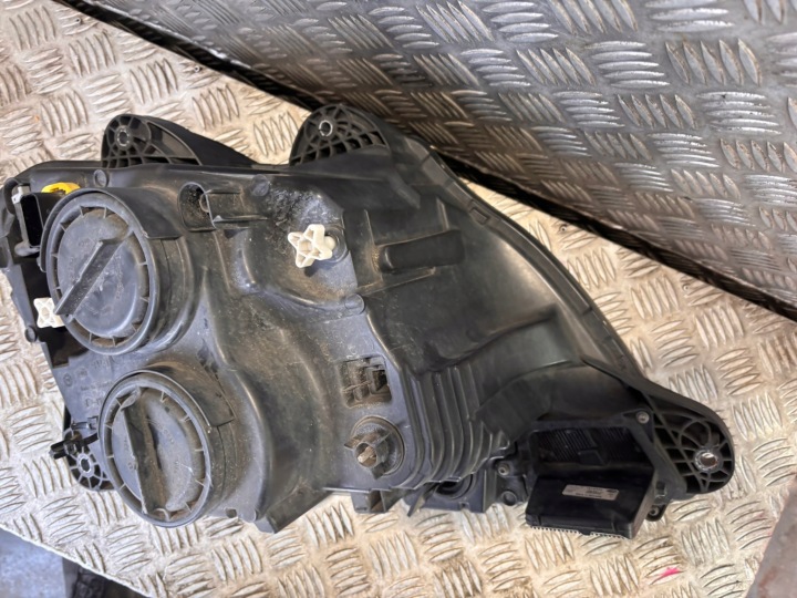 PHARE AVANT AVANT GAUCHE DAF 1835874 1ED01011601