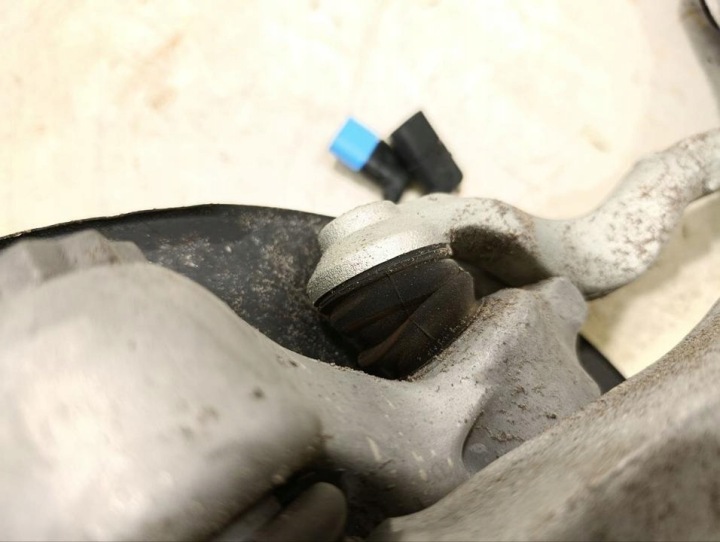 ENSEMBLE BRAS DE SUSPENSION AVANT SUSPENSIONS MERCEDES-BENZ EQE V295 2023 DROITE ST