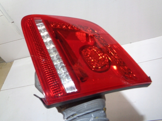 PHARE DROIT ARRIÈRE DANS COUVERCLE DE COFFRE VW PHAETON 10-13 3D0945094D