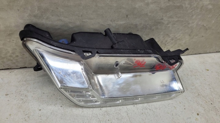MERCEDES-BENZ E CLASSE W212 PHARES ANTIBROUILLARD LED FJD AVANT GAUCHE AVANT A2128200756